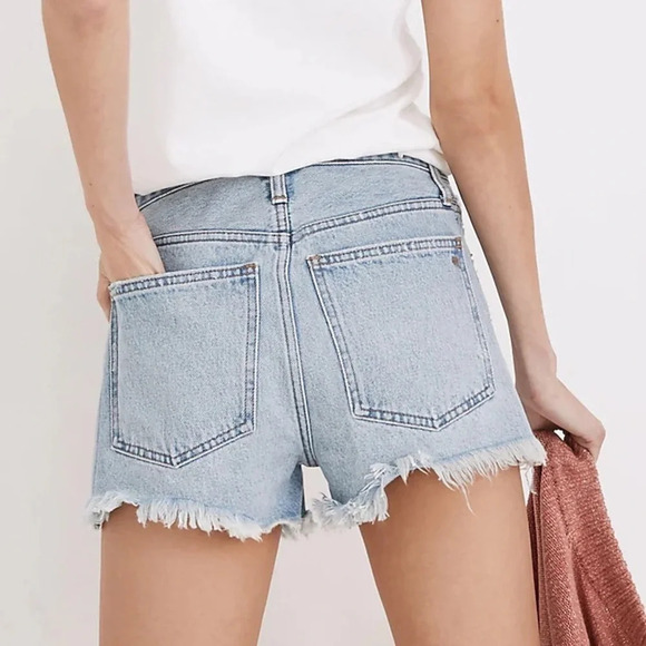 Madewell Relaxed Denim Shorts in Cedarcroft Wash Jeans Distressed Cut Offs - Picture 9 of 10